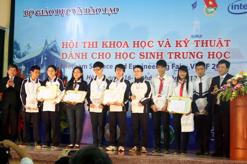 Đề tài Xử lý nước mặn thành nước ngọt đoạt giải Nhất ViSEF 2012